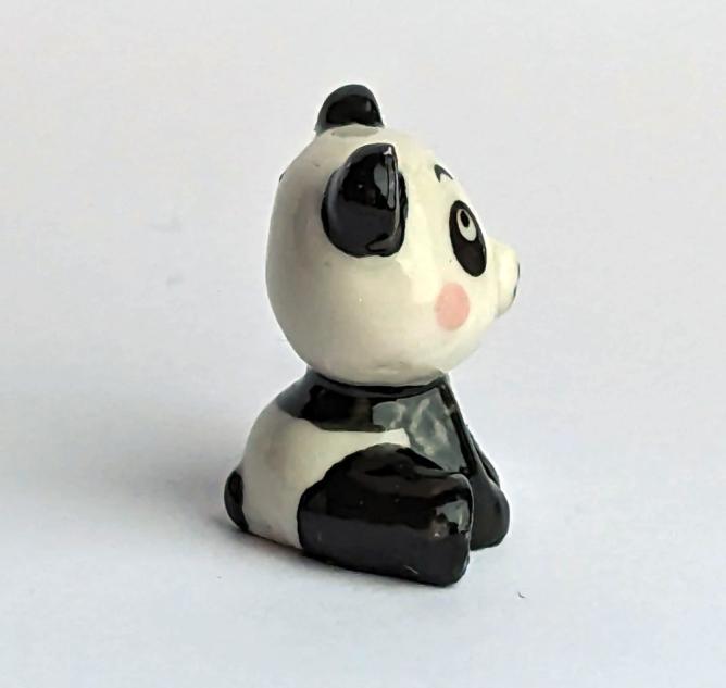 sitzender Panda 